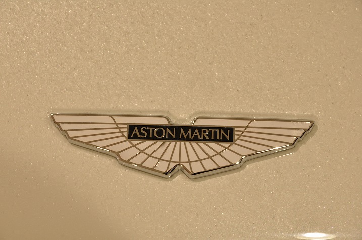 象徴は Scarab Beetle M Auto Astonmartin Staff Blog