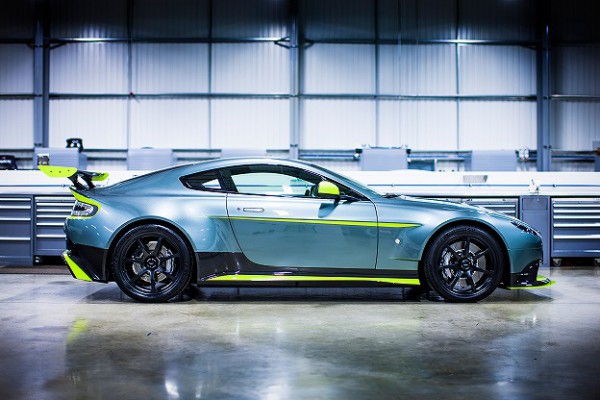 Aston Martin_Vantage GT8_03