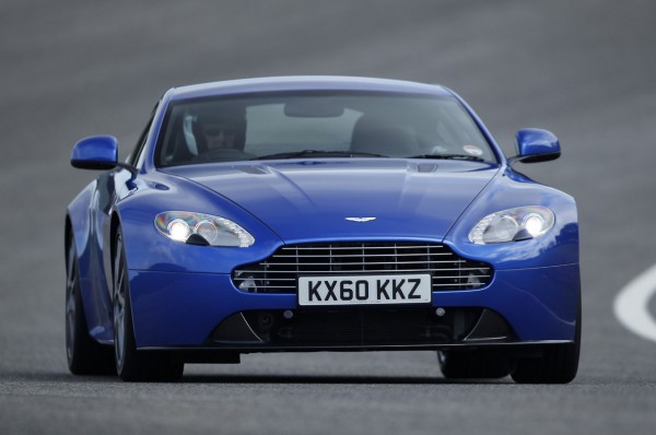 32-aston-martin-vantage-s