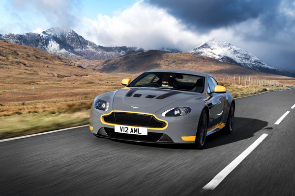 JPG Small-V12 Vantage S Manual 16