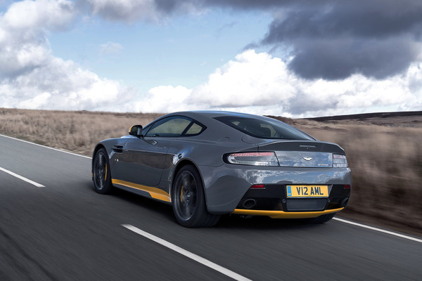 JPG Small-V12 Vantage S Manual 25