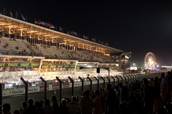 Le_Mans_Pits_at_Night