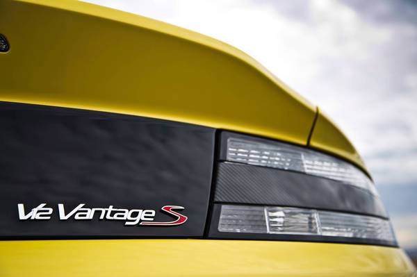 Automotive-Badges-Chains-of-Office-V12-Vantage