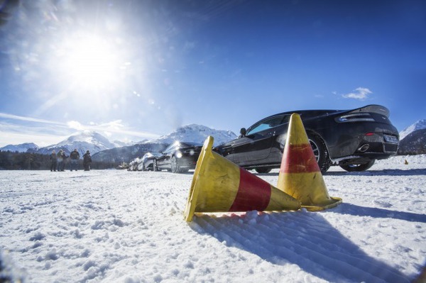 s_Aston Martin on Ice 2013 10