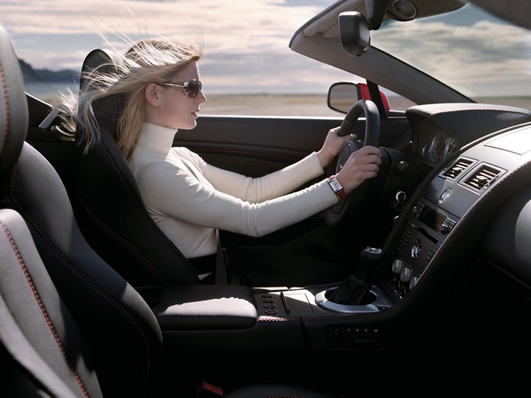 2007-Aston-Martin-V8-Vantage-Roadster-Woman-Driving-1024x768