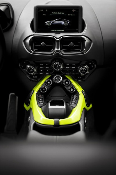 Aston Martin Vantage_Lime Essence_17