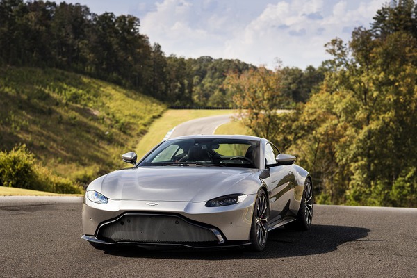 Aston Martin Vantage_Tungsten Silver_18