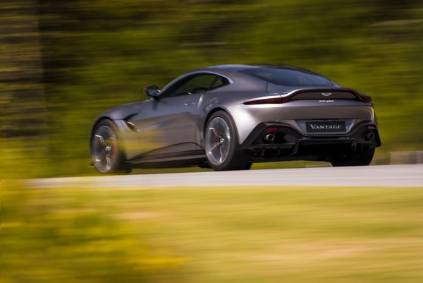 s_Aston Martin Vantage_Tungsten Silver_03