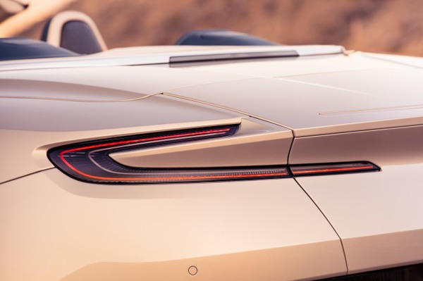 s_DB11_Volante_15