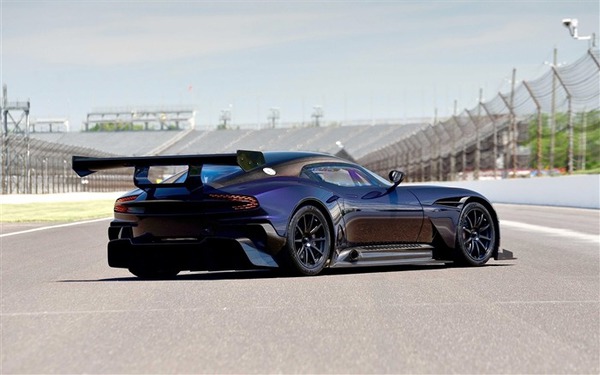 2016_Aston_Martin_Vulcan_Supercar_HD_Wallpaper_02_medium