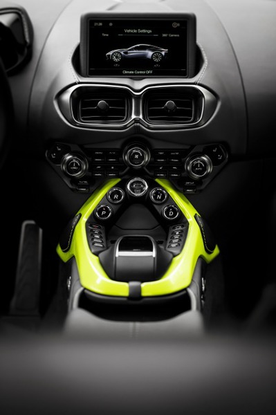 s_Aston Martin Vantage_Lime Essence_17