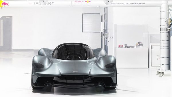 0309_AstonMartin-Valkyrie_03-1024x576