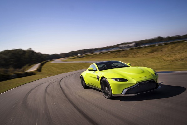 Aston Martin Vantage 2017-3