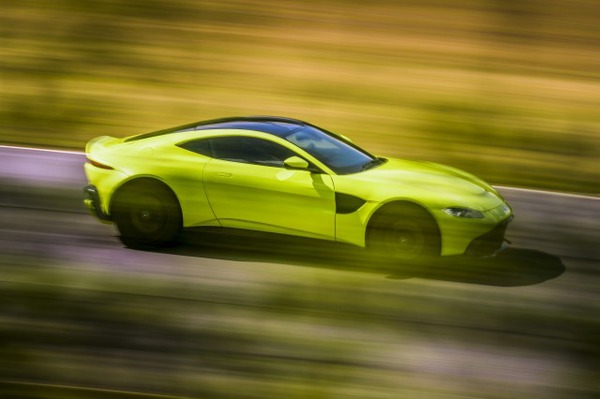 s_Aston Martin Vantage_Lime Essence_05