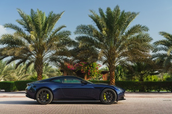 DB11 AMR MENAT4